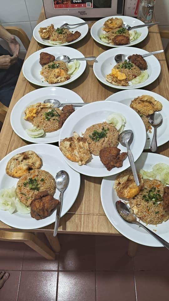 为入住者分装的米饭配菜
