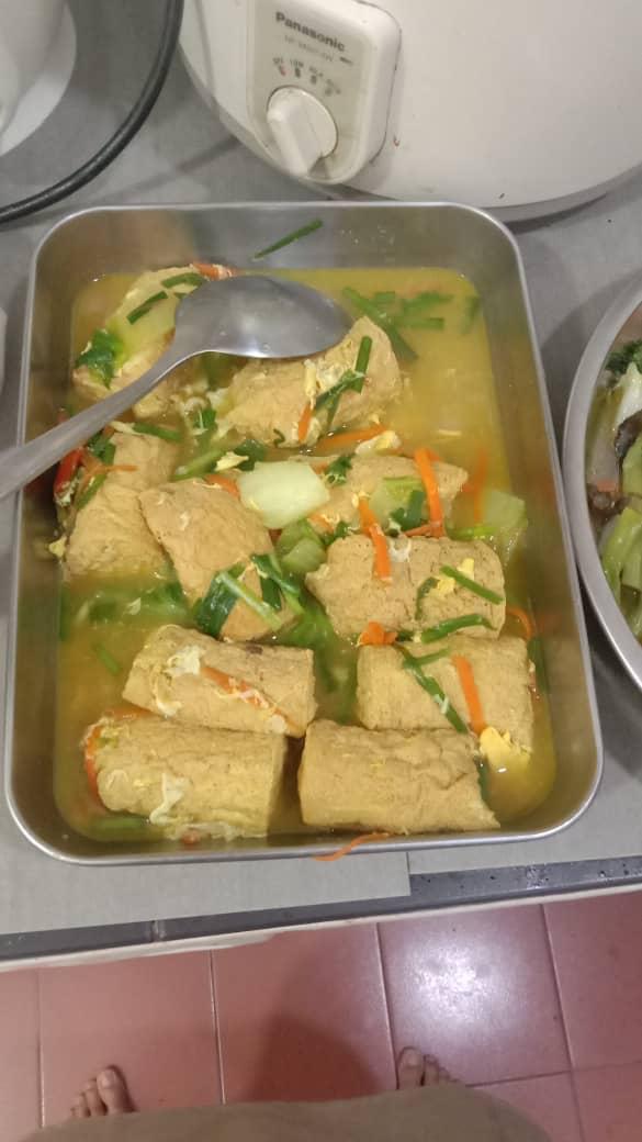 豆腐配蔬菜汤