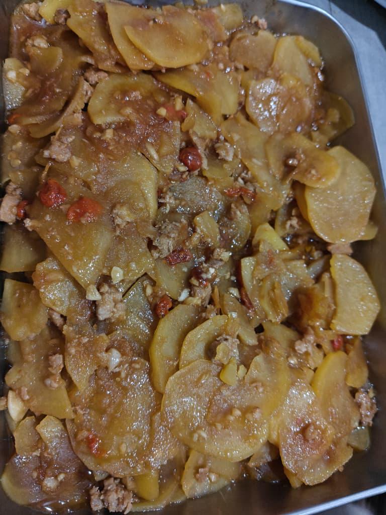 马铃薯配肉片