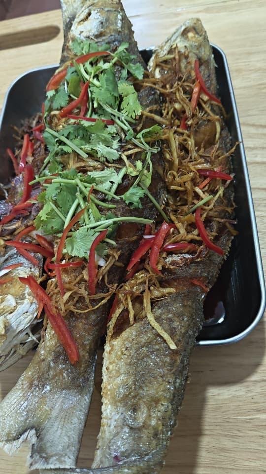 香草辣椒配整条鱼
